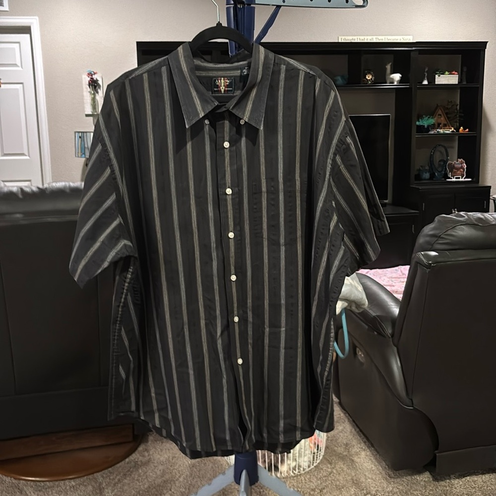 Arrow black and tan striped design, short sleeve button-down dress shirt XXL